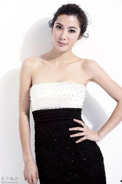 女演员王珂生活照,展现优雅日常，尽显明星魅力