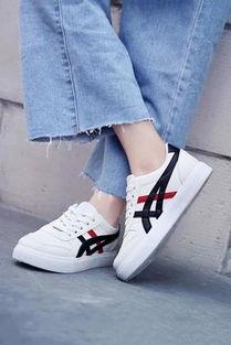 女生穿运动鞋图片,运动鞋下的时尚风采